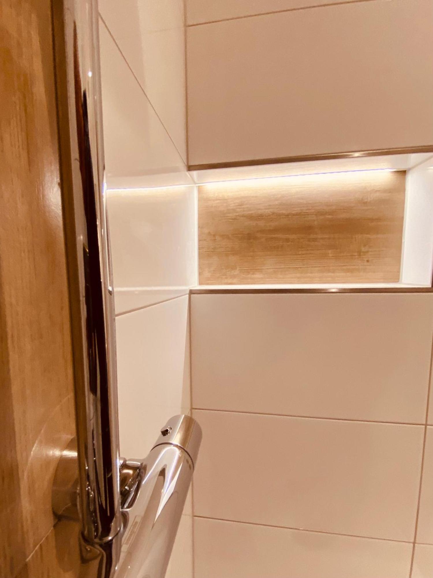 Hochwertige Ferienwohnung Mit 7Qm Balkon, Netflix, Kaffeeautomat, Rainshower Bad Zwickau Exterior photo