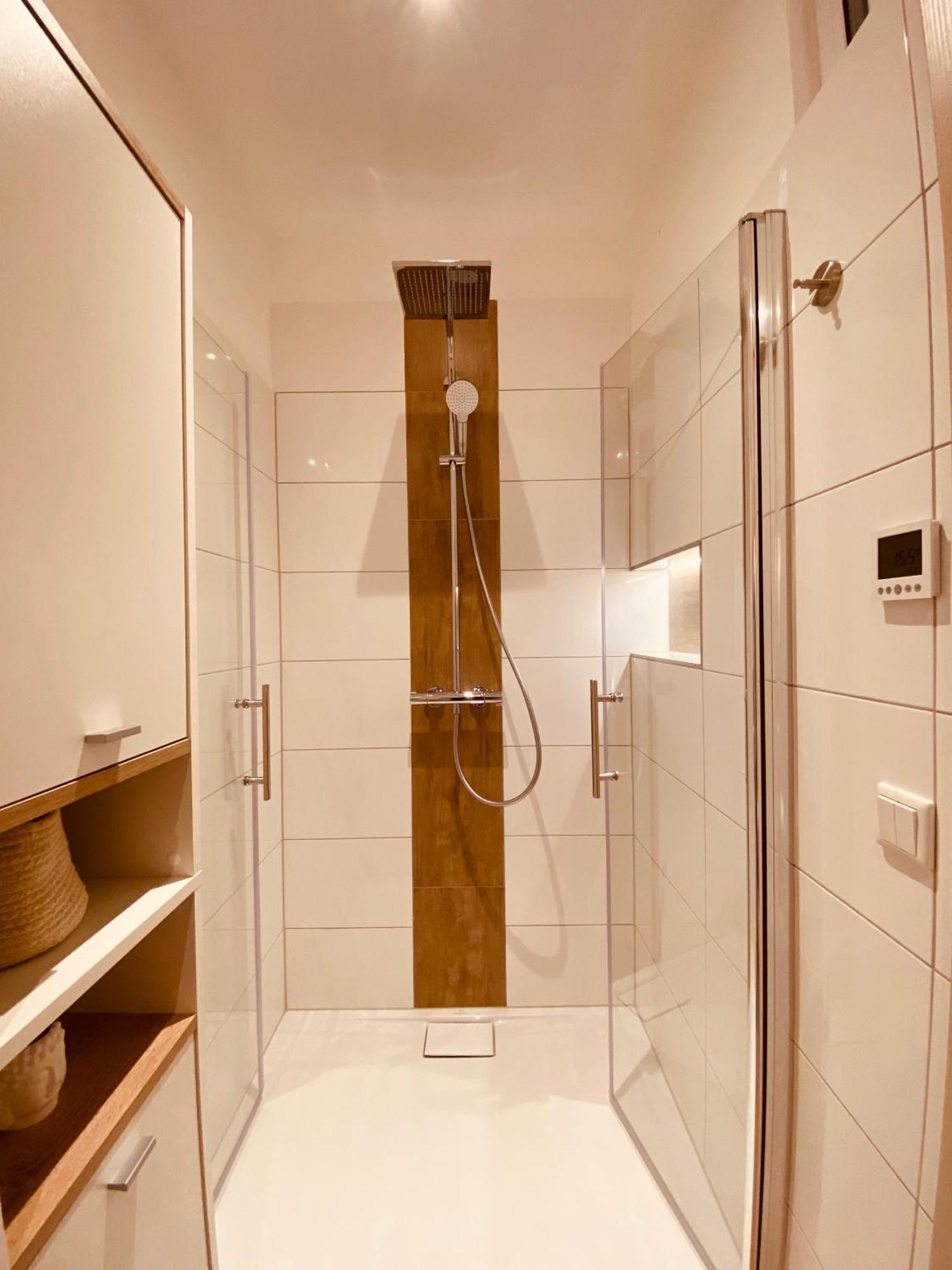 Hochwertige Ferienwohnung Mit 7Qm Balkon, Netflix, Kaffeeautomat, Rainshower Bad Zwickau Exterior photo
