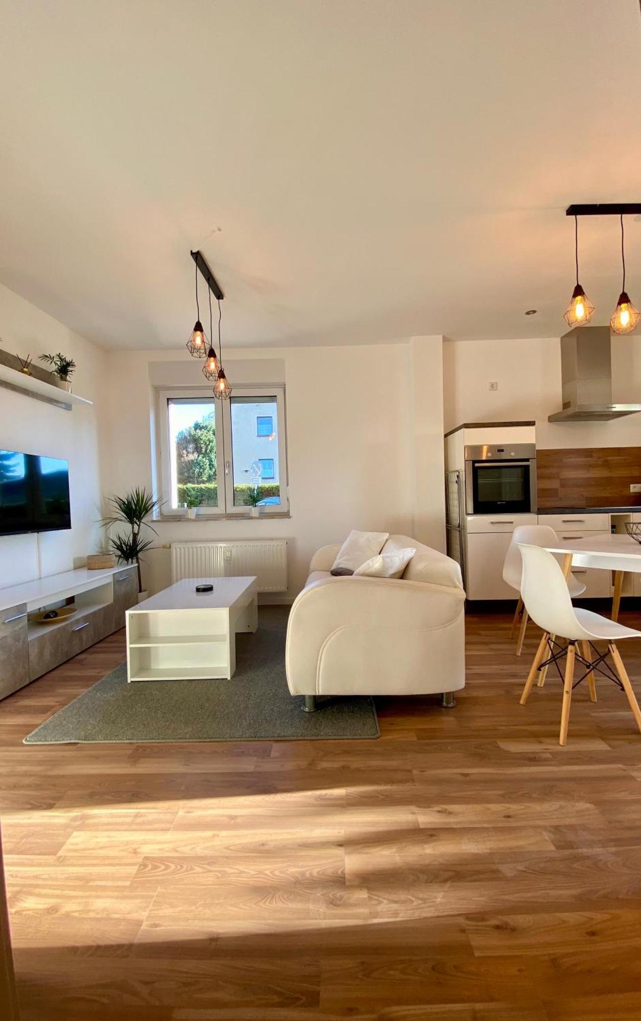Hochwertige Ferienwohnung Mit 7Qm Balkon, Netflix, Kaffeeautomat, Rainshower Bad Zwickau Exterior photo