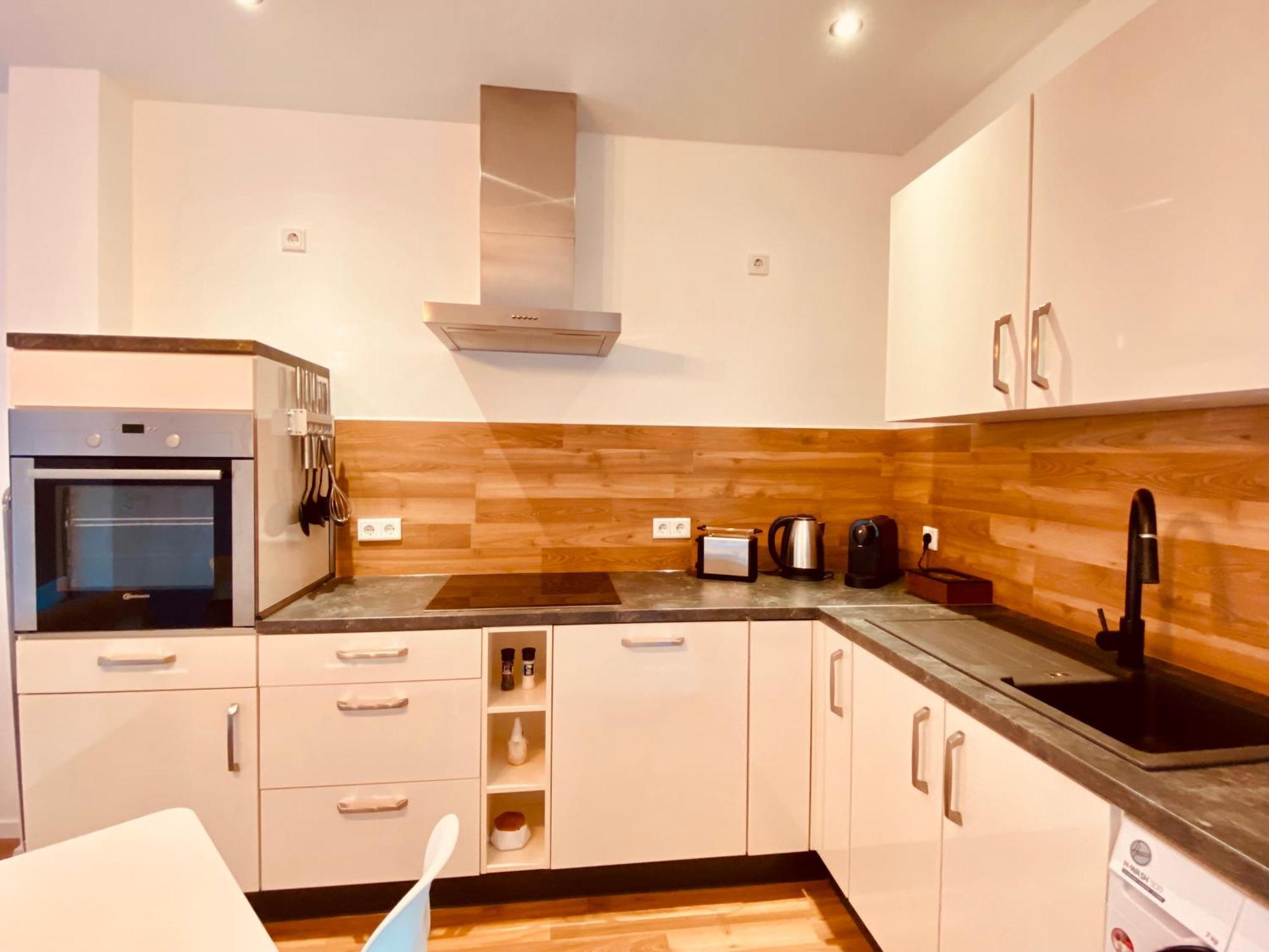 Hochwertige Ferienwohnung Mit 7Qm Balkon, Netflix, Kaffeeautomat, Rainshower Bad Zwickau Exterior photo