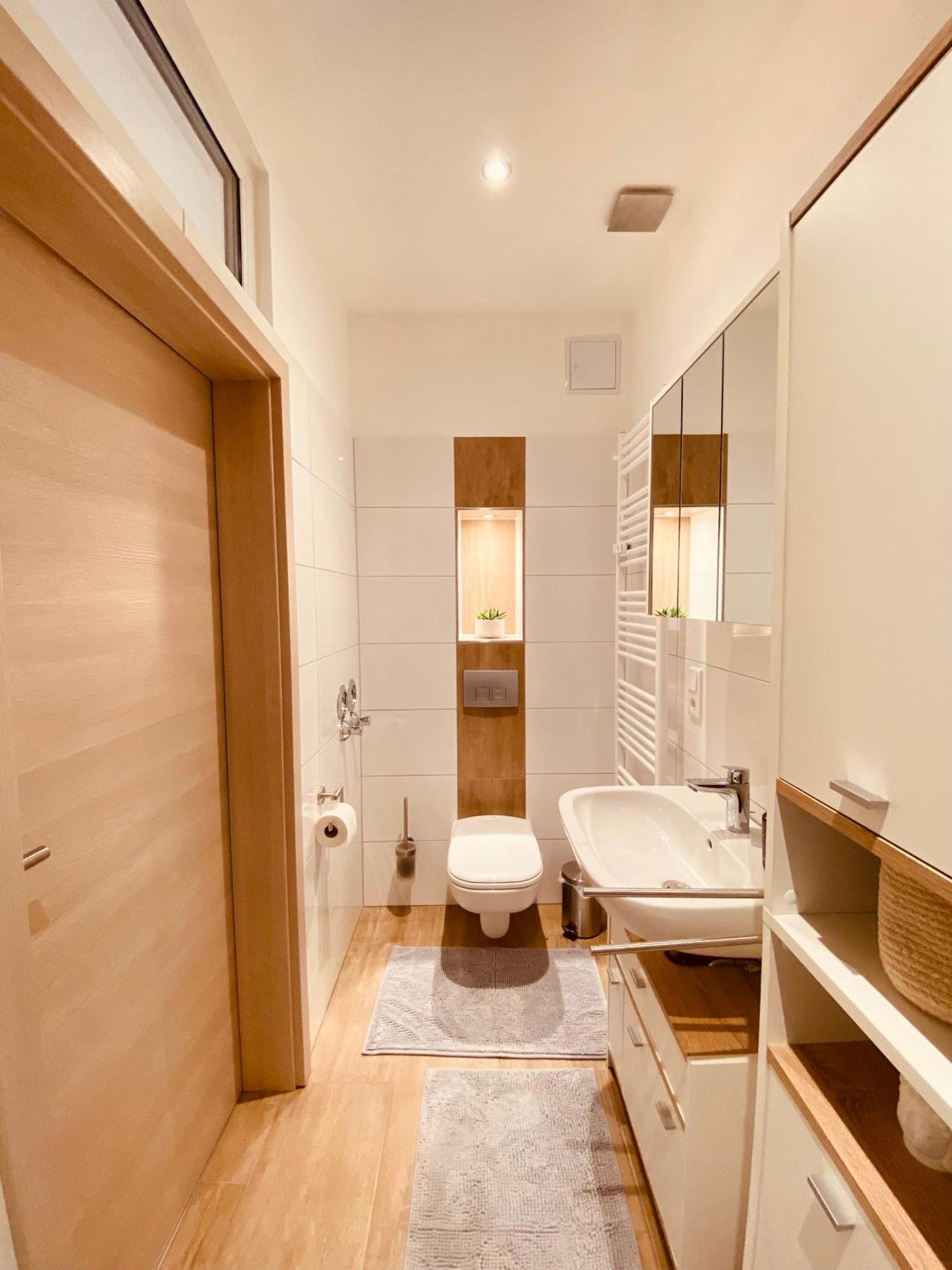 Hochwertige Ferienwohnung Mit 7Qm Balkon, Netflix, Kaffeeautomat, Rainshower Bad Zwickau Exterior photo